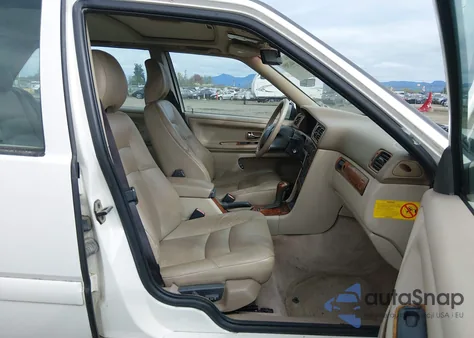 1998 Volvo S70 T5 z USA, uszkodzony, nr VIN YV1LS5373W2479664